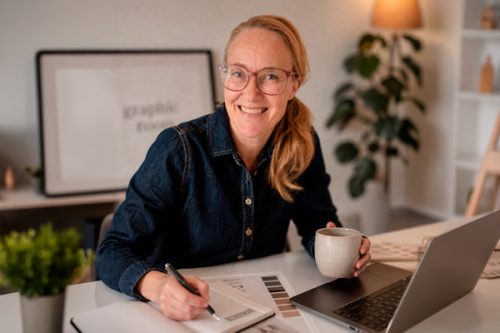 Markkinoinnin, viestinnän ja visuaalisen suunnittelun sparrausta yrityksille